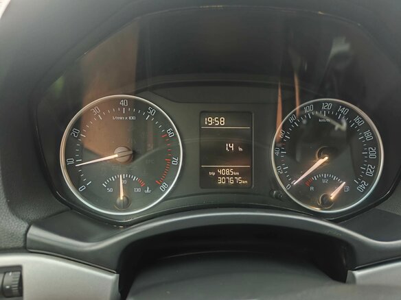 2012 Skoda Octavia II (A5) Рестайлинг, белый, 1100000 рублей - вид 8