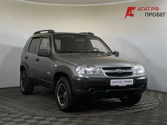 2015 Chevrolet Niva I Рестайлинг, серый, 570000 рублей - вид 2