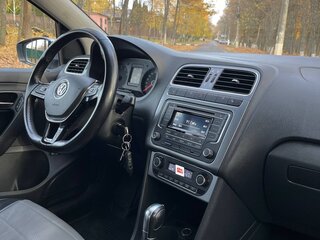2016 Volkswagen Polo V Рестайлинг, серебристый, 1100000 рублей, вид 5
