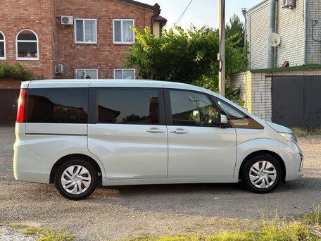 2016 Honda Stepwgn V, белый, 1355000 рублей, вид 5