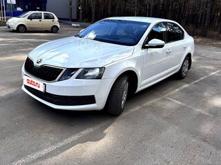 2018 Skoda Octavia III (A7) Рестайлинг, белый, 1400000 рублей, вид 1