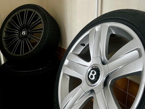 2011 Bentley Continental Flying Spur, чёрный, 3000000 рублей - вид 21