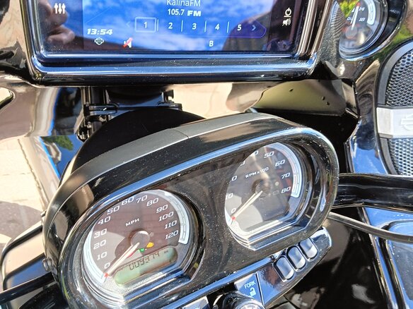 2021 Harley-Davidson Road Glide Limited, серый, 2299000 рублей - вид 15