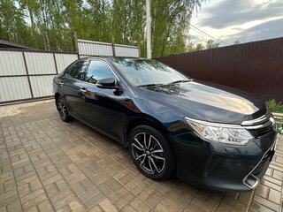 2016 Toyota Camry VII (XV50) Рестайлинг, серебристый, 2450000 рублей, вид 4
