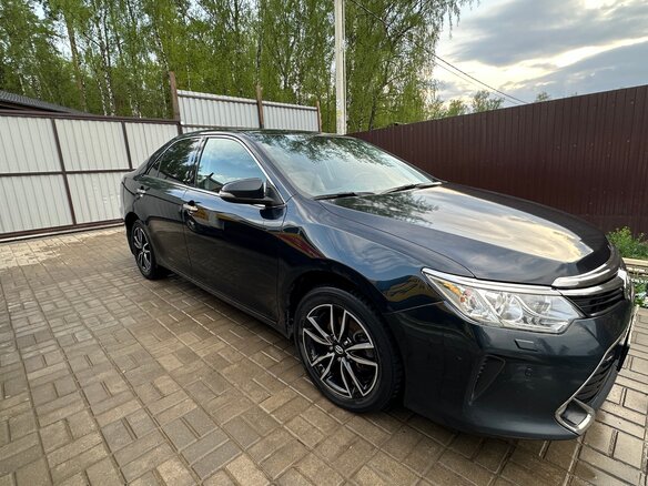 2016 Toyota Camry VII (XV50) Рестайлинг, серебристый, 2450000 рублей - вид 3