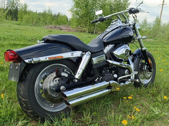 2010 Harley-Davidson Fat Bob, чёрный, 800000 рублей - вид 2