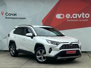 2020 Toyota RAV4 V (XA50), белый, 3100000 рублей, вид 3