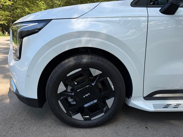 2025 Kia Carnival IV Рестайлинг, белый, 5800000 рублей - вид 11