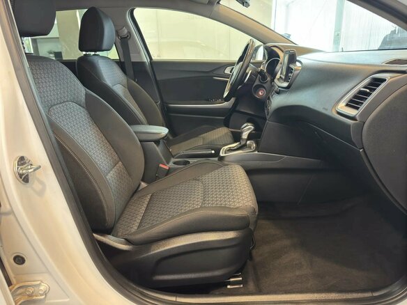 2019 Kia Ceed III, белый, 1599000 рублей - вид 9