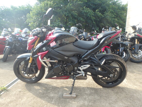 2015 Suzuki GSX-S 1000, красный, 800000 рублей