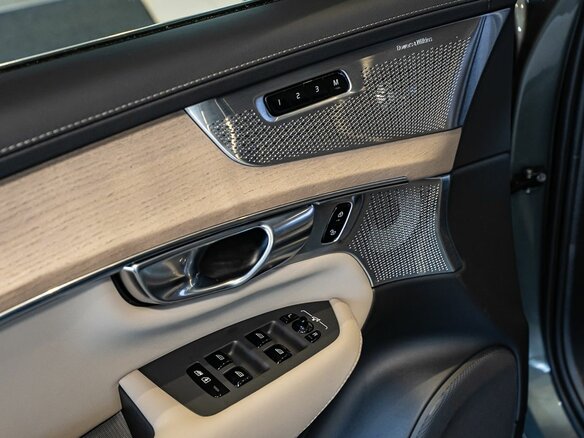 2026 Volvo XC90 B5 II Рестайлинг 2, зелёный, 12420000 рублей - вид 11