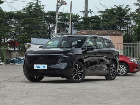 2026 Nissan NX8 73 kWh, чёрный