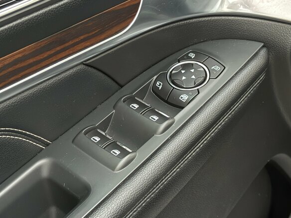 2017 Ford Explorer V Рестайлинг 2, белый, 2700000 рублей - вид 26