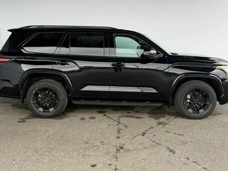 2023 Toyota Sequoia III, чёрный, 9995000 рублей, вид 4