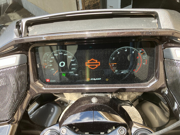 2025 Harley-Davidson CVO Road Glide, серый - вид 3