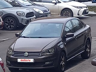 2017 Volkswagen Polo V Рестайлинг, коричневый, 980000 рублей, вид 1