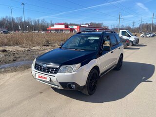 2011 Subaru Forester III Рестайлинг, белый, 900000 рублей, вид 1