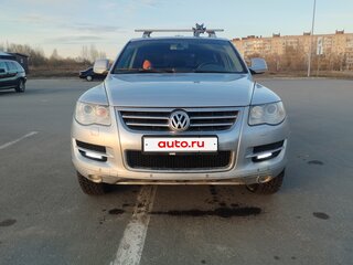 2007 Volkswagen Touareg I Рестайлинг, серебристый, 850000 рублей, вид 2