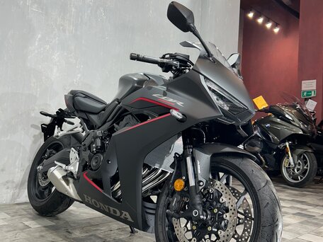 2025 Honda CBR 650R, чёрный, 1185000 рублей, вид 4