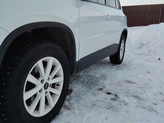 2013 Volkswagen Tiguan I Рестайлинг, белый, 900000 рублей, вид 4
