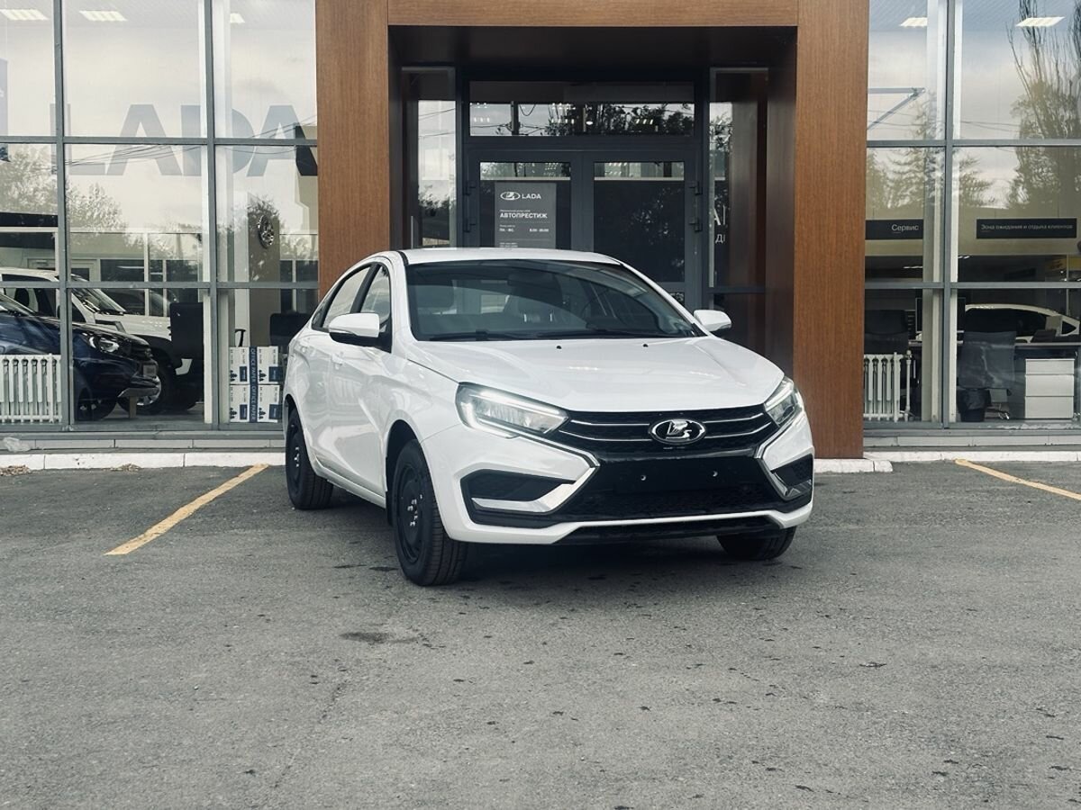 АвтоВАЗ снизил цену на битопливную Lada Vesta CNG