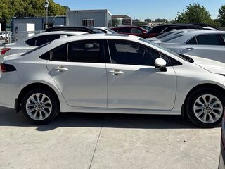 2022 Toyota Corolla XII (E210), белый, 1200000 рублей, вид 3