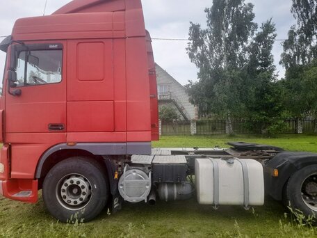 2004 DAF XF 95, красный, 1139783 рублей, вид 5