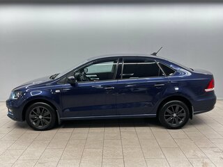 2017 Volkswagen Polo V Рестайлинг, синий, 1077000 рублей, вид 2