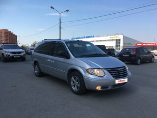 2005 Chrysler Town & Country IV Рестайлинг, серебристый, 845000 рублей, вид 3