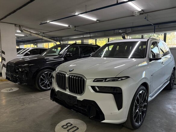 2025 BMW X7 40i I (G07) Рестайлинг, белый - вид 39