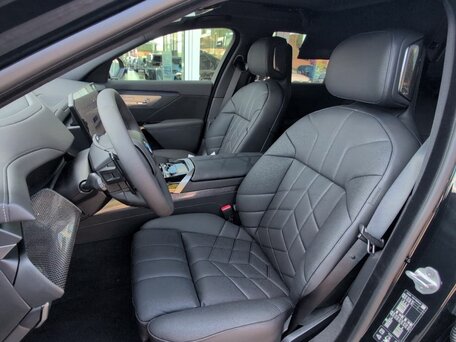 2026 BMW 7 серии 740 xDrive VII (G70) Рестайлинг, чёрный, 18700000 рублей, вид 5