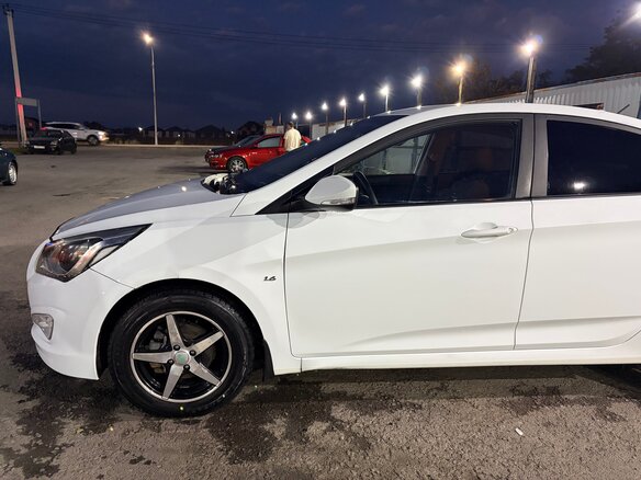 2016 Hyundai Solaris I Рестайлинг, белый, 990000 рублей - вид 5