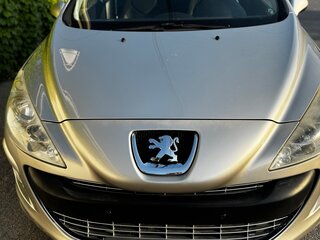 2008 Peugeot 308 I, серебристый, 620000 рублей, вид 2