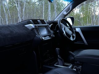 2014 Toyota Land Cruiser Prado 4-speed 150 Series Рестайлинг 1, чёрный, 3550000 рублей, вид 3