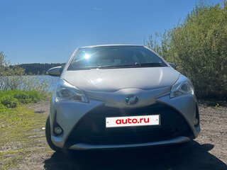 2019 Toyota Vitz III (XP130) Рестайлинг 2, серебристый, 850000 рублей, вид 2
