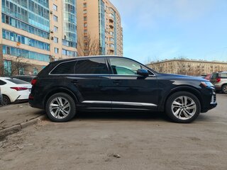 2020 Audi Q7 55 TFSI II (4M) Рестайлинг, чёрный, 4200000 рублей, вид 4