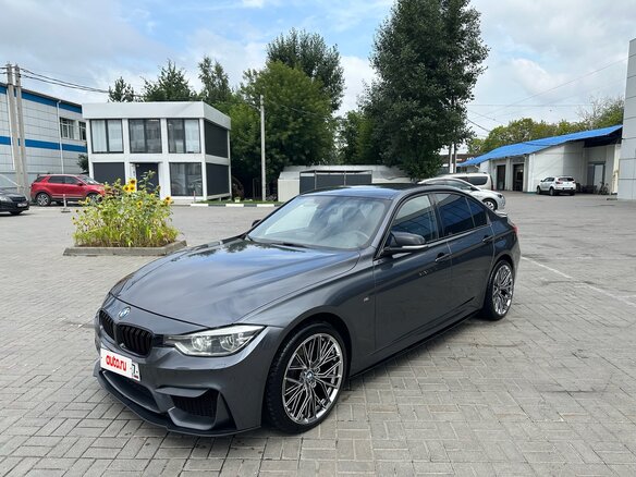 2017 BMW 3 серии 320i xDrive VI (F3x) Рестайлинг, серый, 2400000 рублей - вид 4