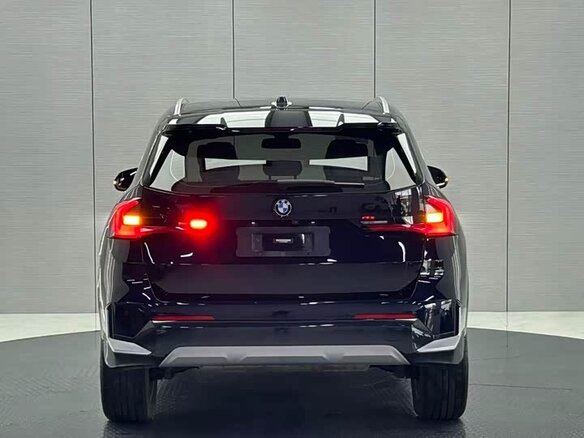 2023 BMW X1 Long 20Li sDrive III (U11/U12), чёрный, 2970000 рублей - вид 3