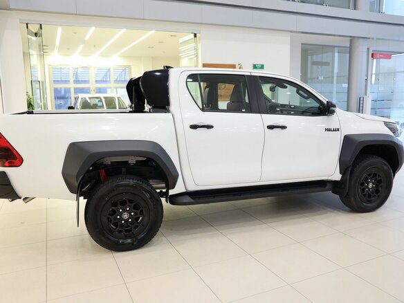 2025 Toyota Hilux VIII Рестайлинг 2, белый - вид 3