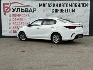 2020 Kia Rio IV, белый, 1590000 рублей, вид 4