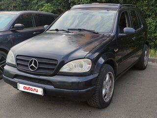 2000 Mercedes-Benz M-Класс 320 I (W163), синий, 435000 рублей, вид 1