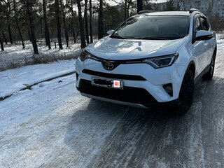 2017 Toyota RAV4 IV (XA40) Рестайлинг, белый, 2350000 рублей, вид 1