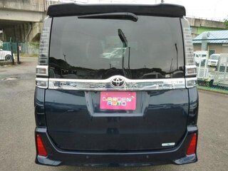 2020 Toyota Voxy III (R80) Рестайлинг, чёрный, 2200000 рублей, вид 4