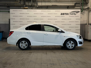 2013 Chevrolet Aveo II, белый, 499000 рублей, вид 4
