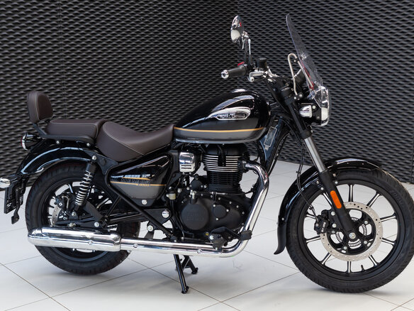 2026 Royal Enfield Meteor, чёрный, 528000 рублей