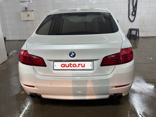 2016 BMW 5 серии 528i xDrive VI (F10/F11/F07) Рестайлинг, белый, 2700000 рублей, вид 3