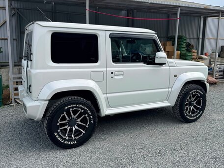 2023 Suzuki Jimny Sierra IV, белый, 2399000 рублей, вид 4