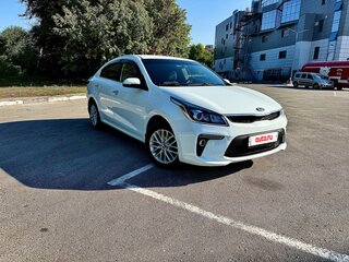 2018 Kia Rio IV, белый, 1386666 рублей, вид 4