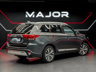 2019 Mitsubishi Outlander III Рестайлинг 3, серый, 1720000 рублей, вид 5