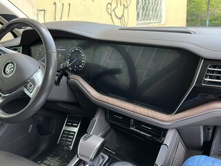 2018 Volkswagen Touareg III, чёрный, 4050000 рублей, вид 3